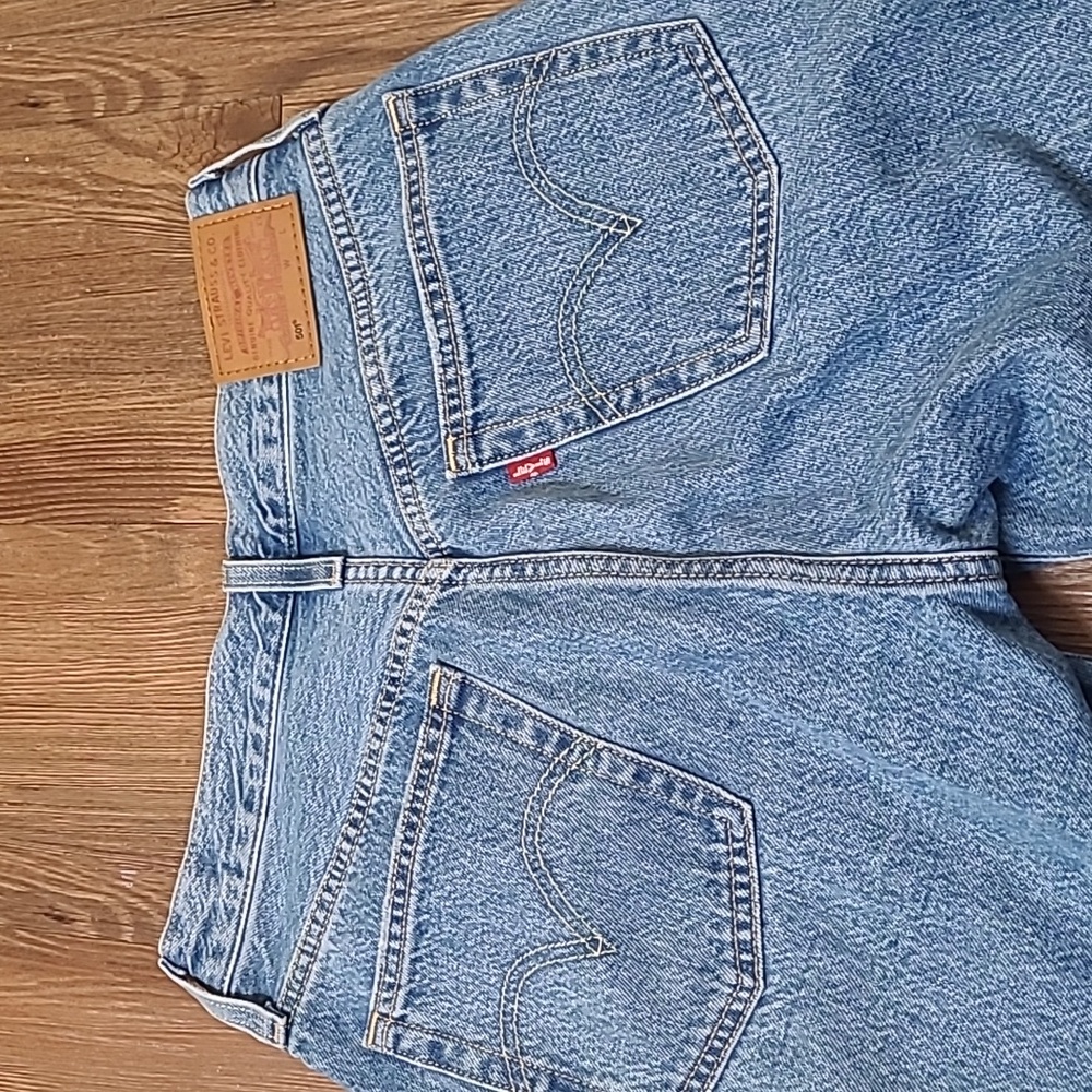 Levi's Women's Classic Blue Jean Shorts used good‎ condition. - Picture 10 of 15